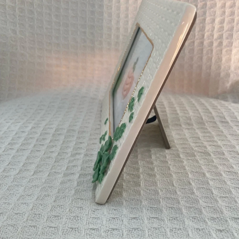 Roman Inc. Irish Heritage Porcelain Basketweave Design Frame With Shamrocks NWOT